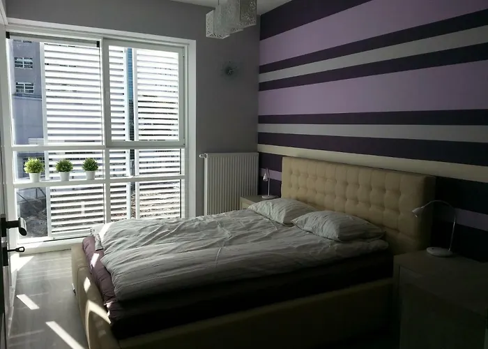 Strict Center Towarowa Apartment